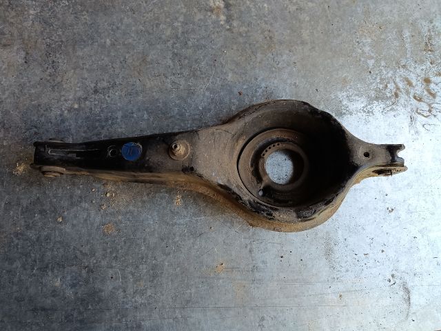 bontott FORD FOCUS III Bal hátsó Alsó Lengőkar