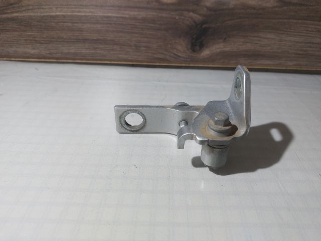 bontott FORD FOCUS III Bal hátsó Alsó Zsanér