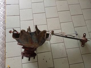 bontott FORD FOCUS III Bal hátsó Csonkállvány Kerékaggyal