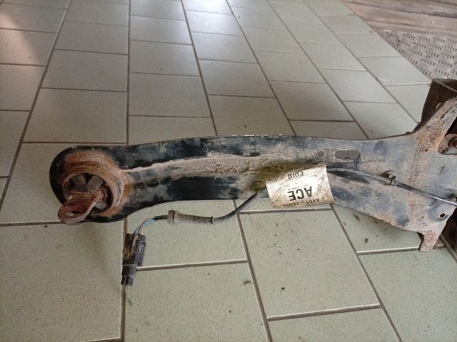 bontott FORD FOCUS III Bal hátsó Csonkállvány Kerékaggyal