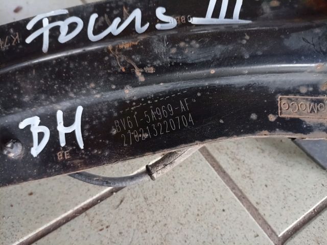 bontott FORD FOCUS III Bal hátsó Csonkállvány Kerékaggyal