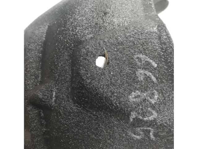 bontott FORD FOCUS III Bal hátsó Dobbetét (Kerékjárati, Műanyag)