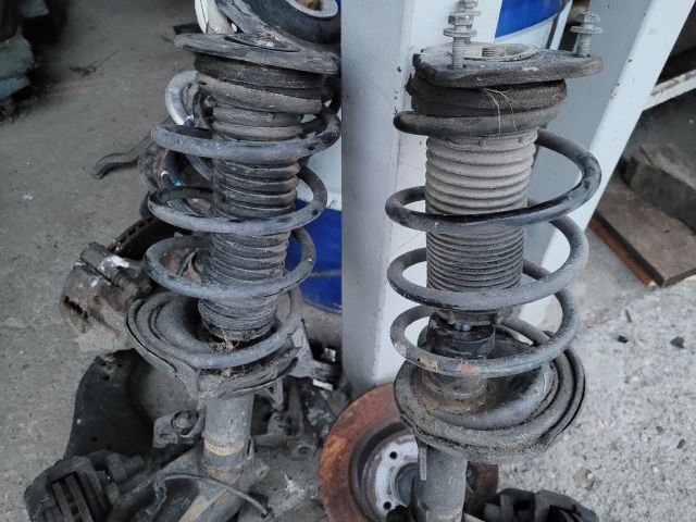 bontott FORD FOCUS III Bal hátsó Felső Zsanér