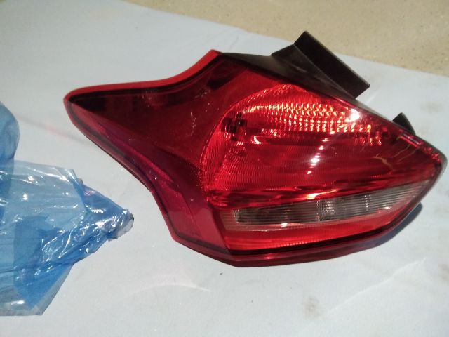 bontott FORD FOCUS III Bal Hátsó Lámpa