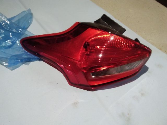 bontott FORD FOCUS III Bal Hátsó Lámpa
