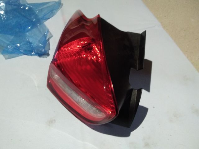 bontott FORD FOCUS III Bal Hátsó Lámpa