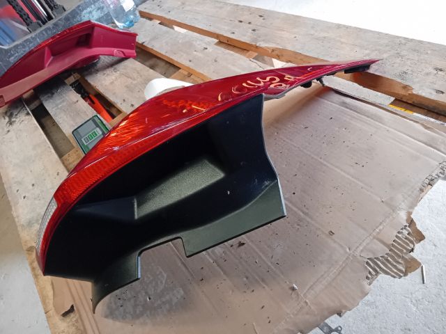 bontott FORD FOCUS III Bal Hátsó Lámpa