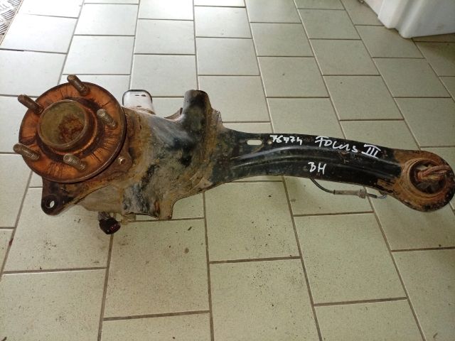 bontott FORD FOCUS III Bal hátsó Lengőkar