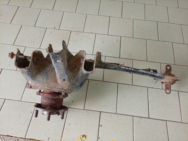 bontott FORD FOCUS III Bal hátsó Lengőkar