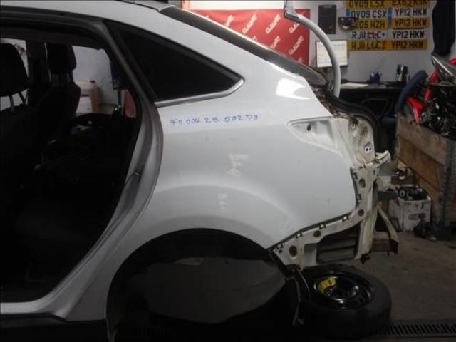 bontott FORD FOCUS III Bal hátsó Sárvédő