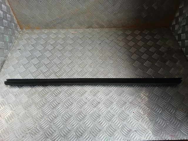 bontott FORD FOCUS III Bal hátsó Vízlehúzó Gumicsík