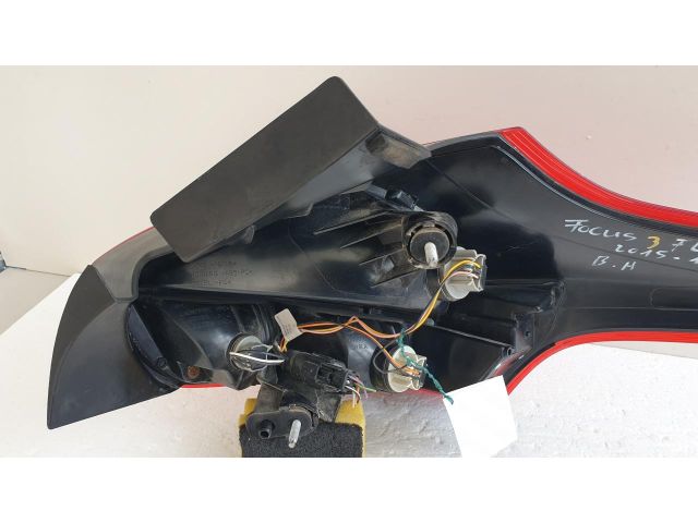 bontott FORD FOCUS III Bal Külső Hátsó Lámpa