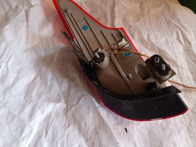 bontott FORD FOCUS III Bal Külső Hátsó Lámpa