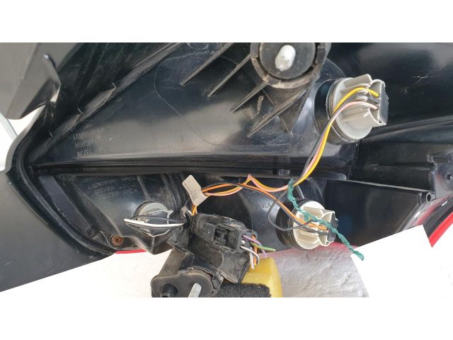 bontott FORD FOCUS III Bal Külső Hátsó Lámpa