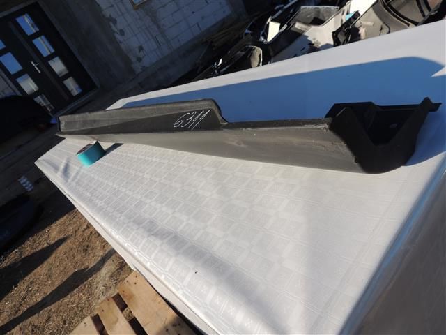 bontott FORD FOCUS III Bal Küszöb