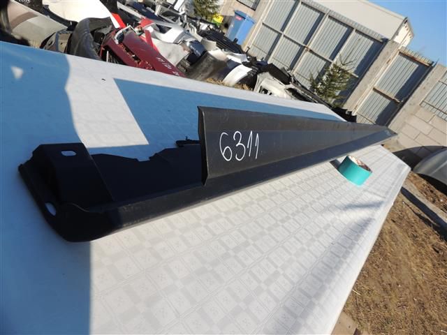 bontott FORD FOCUS III Bal Küszöb