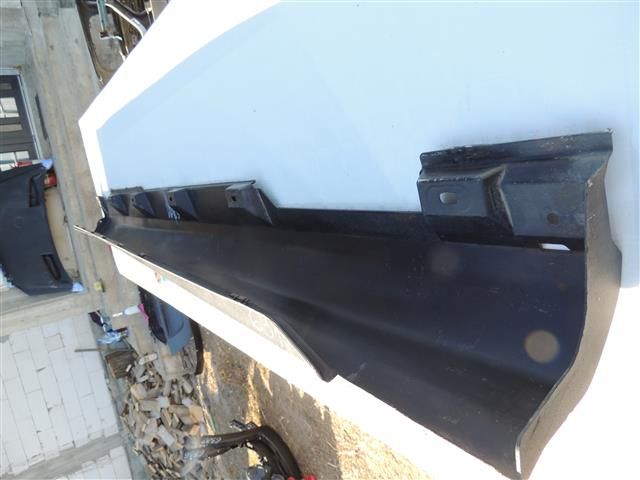 bontott FORD FOCUS III Bal Küszöb