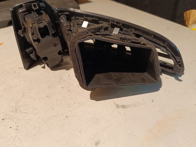 bontott FORD FOCUS III Bal Szellőző