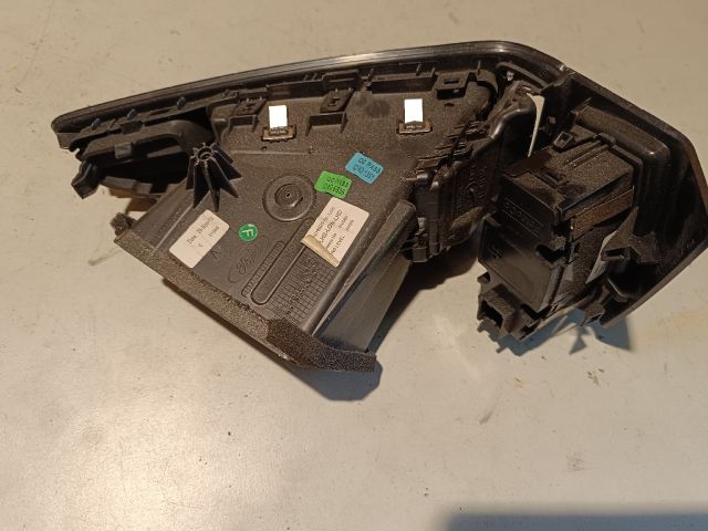 bontott FORD FOCUS III Bal Szellőző