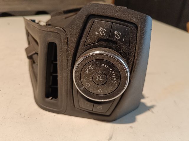 bontott FORD FOCUS III Bal Szellőző