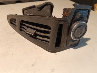 bontott FORD FOCUS III Bal Szellőző