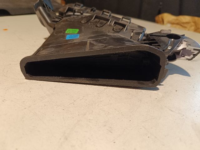 bontott FORD FOCUS III Bal Szellőző