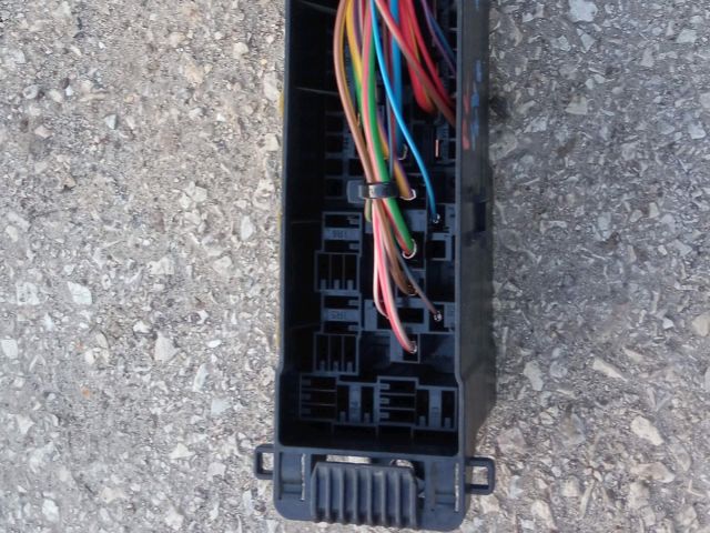 bontott FORD FOCUS III Biztosítéktábla Csomagtér