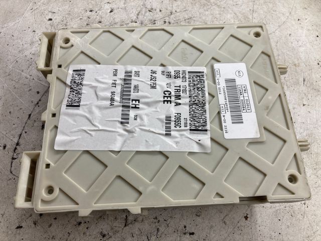 bontott FORD FOCUS III Biztosítéktábla Doboz