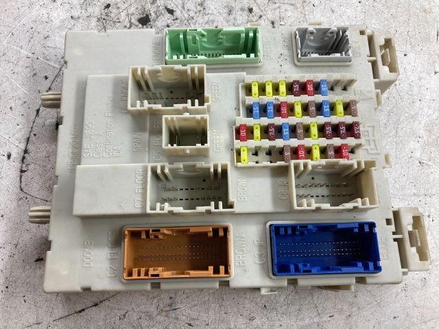 bontott FORD FOCUS III Biztosítéktábla Doboz