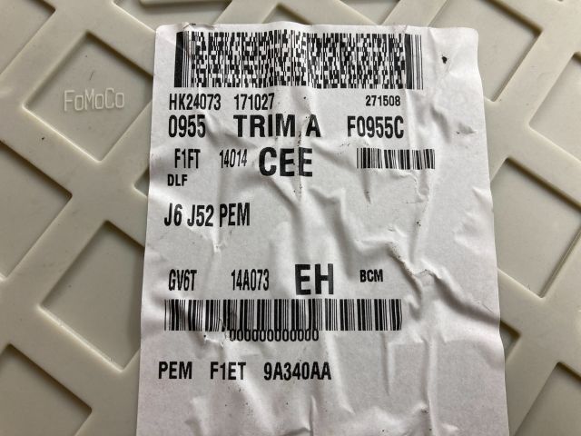 bontott FORD FOCUS III Biztosítéktábla Doboz