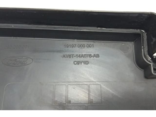 bontott FORD FOCUS III Biztosítéktábla Fedél