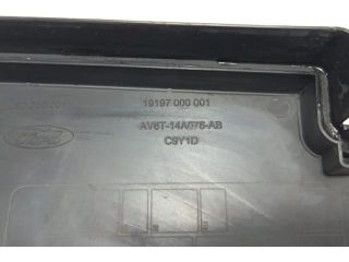 bontott FORD FOCUS III Biztosítéktábla Fedél