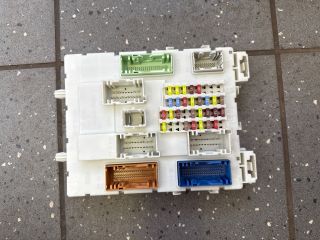 bontott FORD FOCUS III Biztosítéktábla Utastér