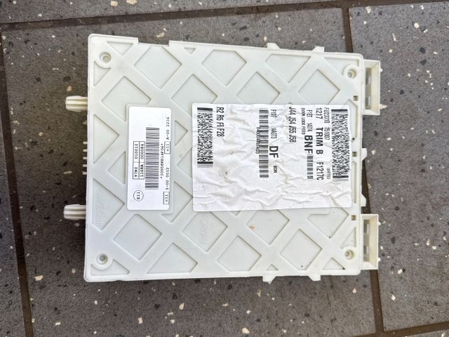 bontott FORD FOCUS III Biztosítéktábla Utastér