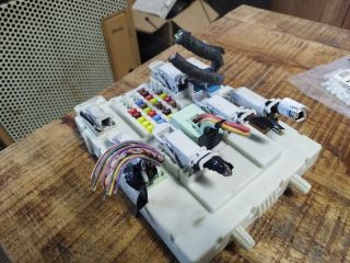 bontott FORD FOCUS III Biztosítéktábla Utastér