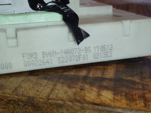 bontott FORD FOCUS III Biztosítéktábla Utastér