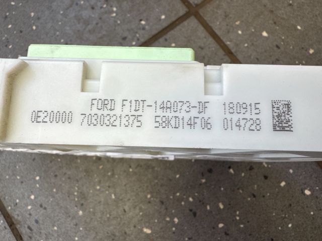 bontott FORD FOCUS III Biztosítéktábla Utastér