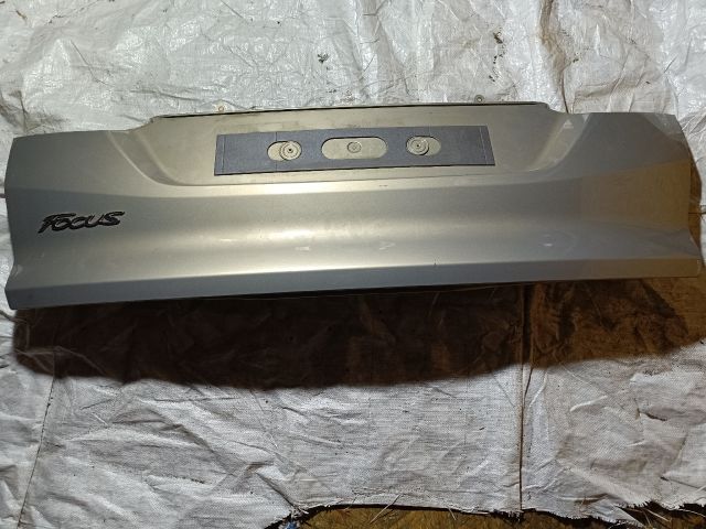 bontott FORD FOCUS III Csomagtérajtó Burkolat Alsó