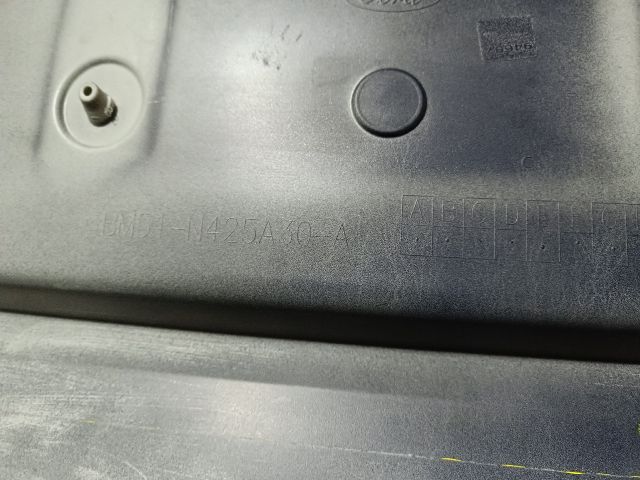 bontott FORD FOCUS III Csomagtérajtó Burkolat Alsó