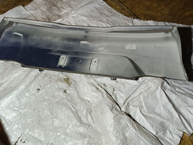 bontott FORD FOCUS III Csomagtérajtó Burkolat Alsó