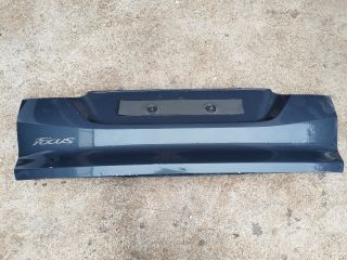 bontott FORD FOCUS III Csomagtérajtó Burkolat (Részeivel)