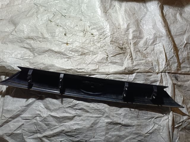 bontott FORD FOCUS III Csomagtérajtó Díszléc