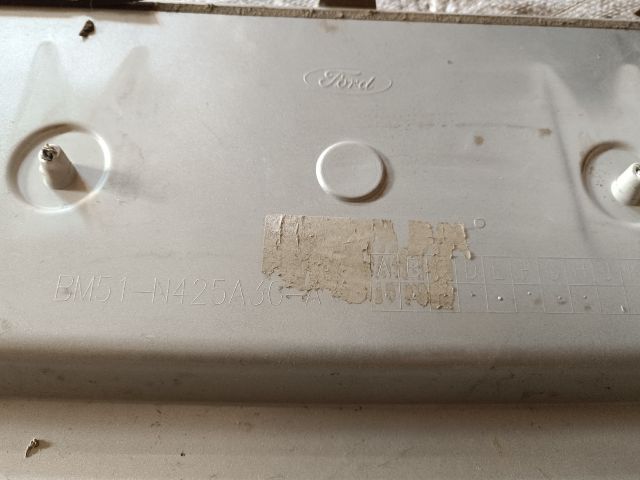 bontott FORD FOCUS III Csomagtérajtó Díszléc