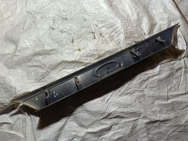 bontott FORD FOCUS III Csomagtérajtó Díszléc