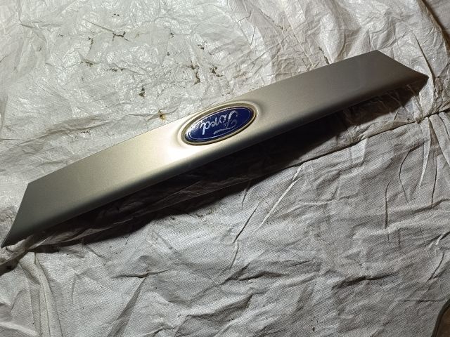 bontott FORD FOCUS III Csomagtérajtó Díszléc