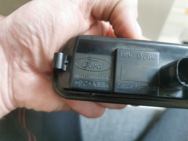 bontott FORD FOCUS III Csomagtérajtó Kapcsoló