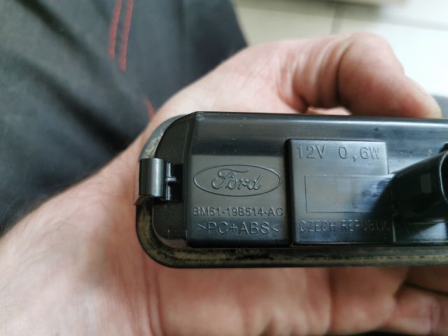 bontott FORD FOCUS III Csomagtérajtó Kapcsoló