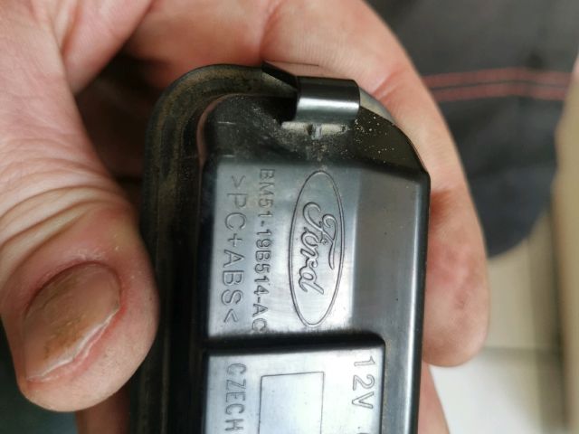 bontott FORD FOCUS III Csomagtérajtó Kapcsoló