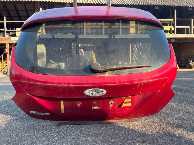 bontott FORD FOCUS III Csomagtérajtó (Részeivel)