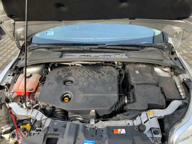 bontott FORD FOCUS III Csomagtérajtó (Részeivel)